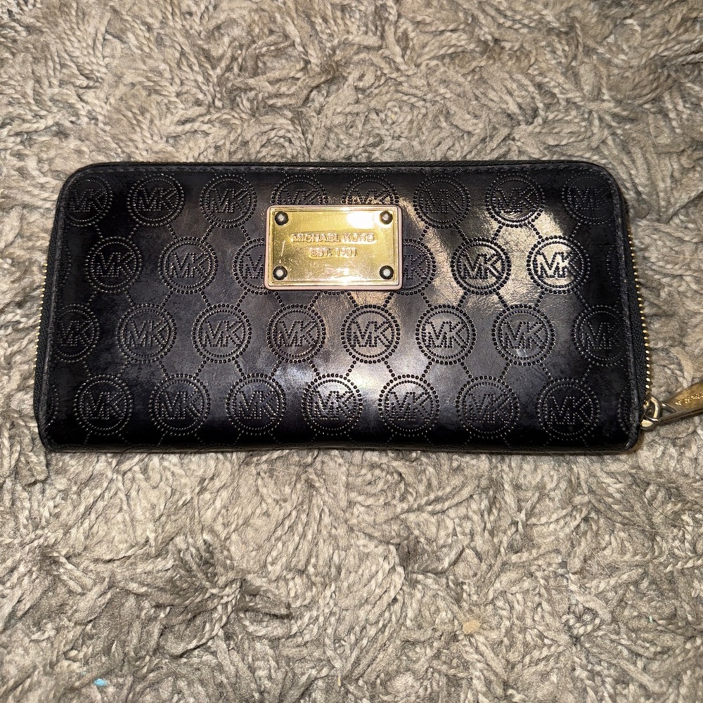 Black Michael Kors wallet with gold hardware